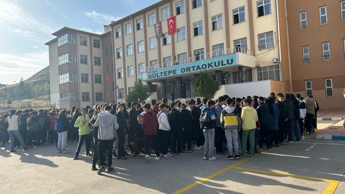 10 Kasımda Gazi Mustafa Kemal  Atatürk'ü Öğrencilerimizle Beraber Andık....